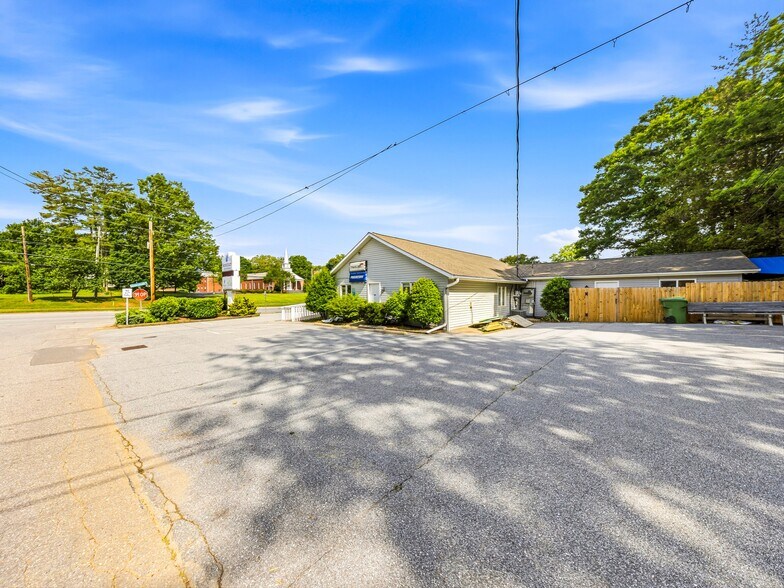 More Photos Of 2124 Hendersonville Rd, Arden Office For Sale
