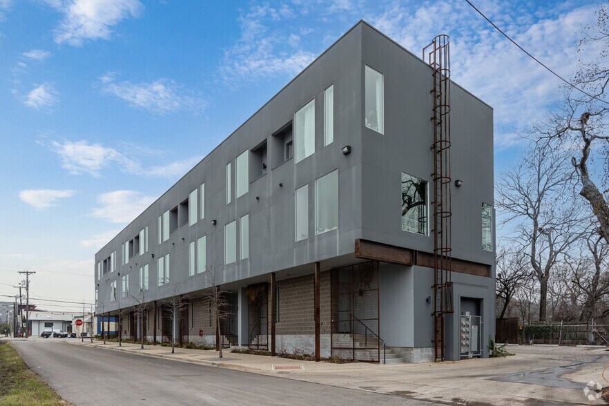 More Photos Of 707 W Commerce St, Dallas Apartments For Sale