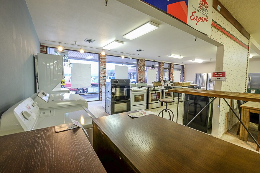 More Photos Of 1126-1150 Main Ave, Tillamook Storefront For Lease