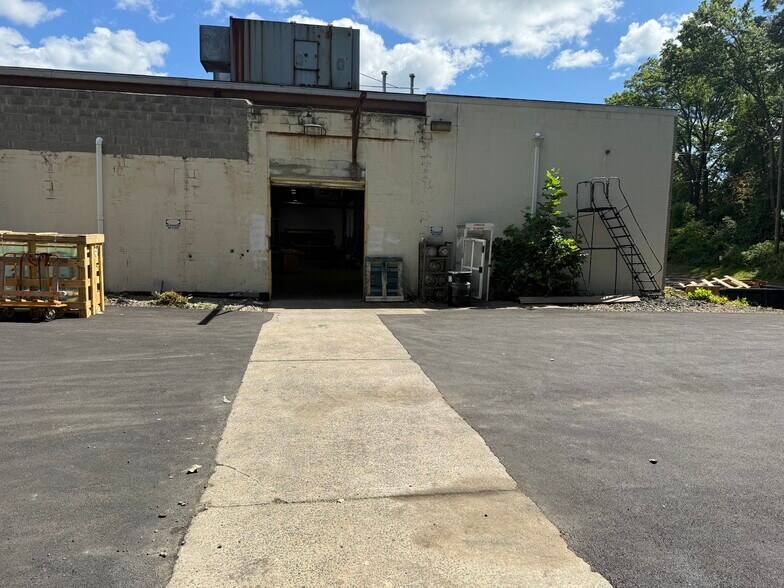 More Photos Of 524 Route 303, Orangeburg Manufacturing For Sale