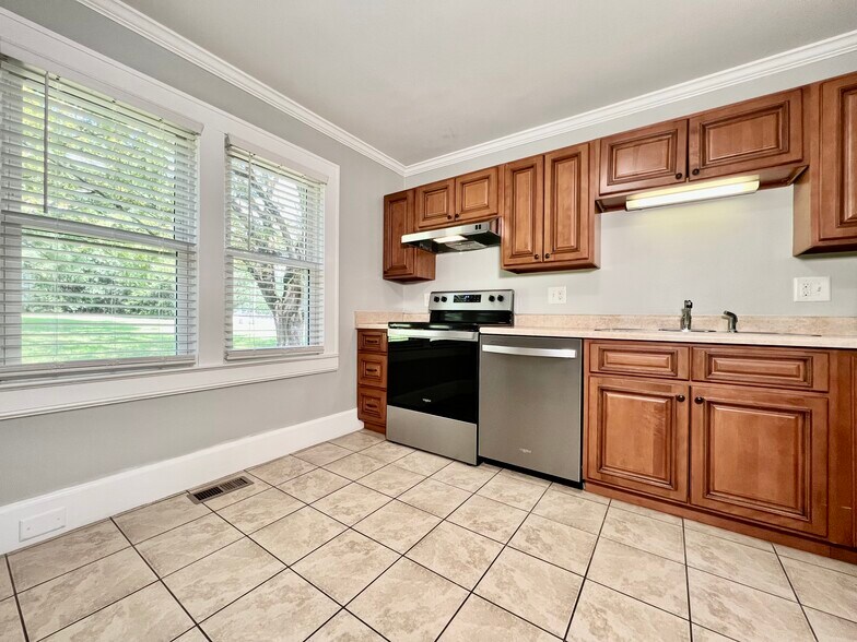 More Photos Of 2546 Reynolda Rd, Winston-Salem Medical For Lease