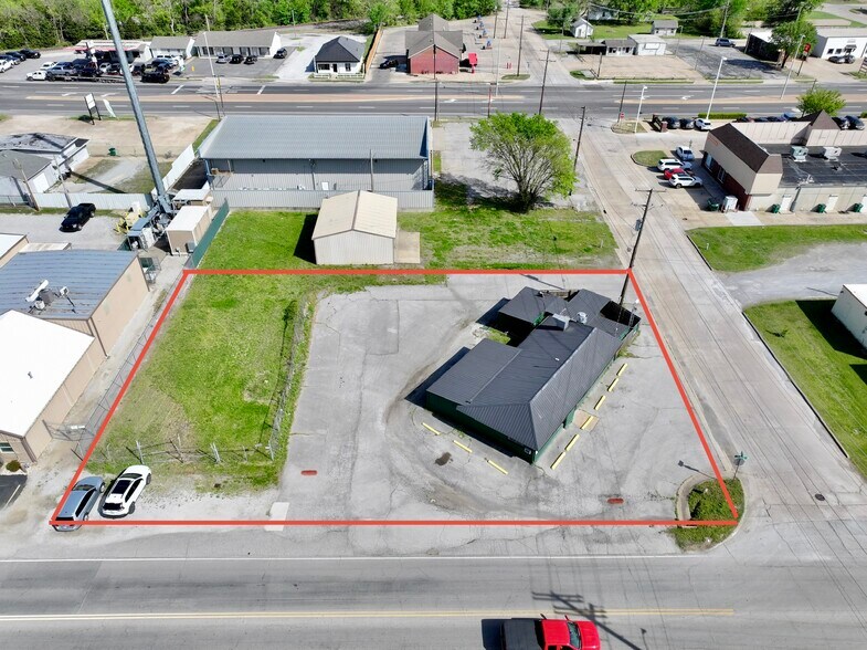 More Photos Of 500 N J. M. Davis Blvd, Claremore Restaurant For Sale
