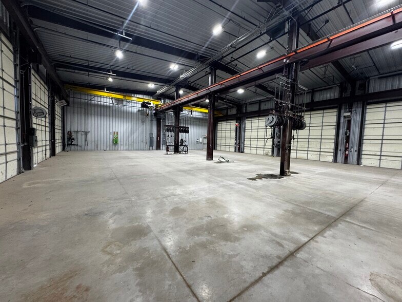 More Photos Of 2401 Sivley Rd, Artesia Truck Terminal For Sale