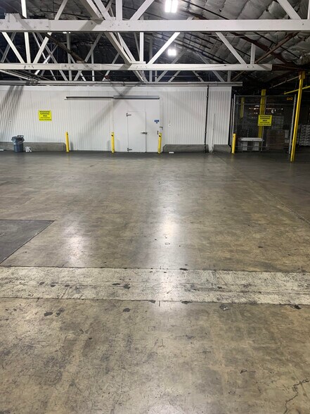 More Photos Of 5540 W 104th St, Los Angeles Warehouse For Lease