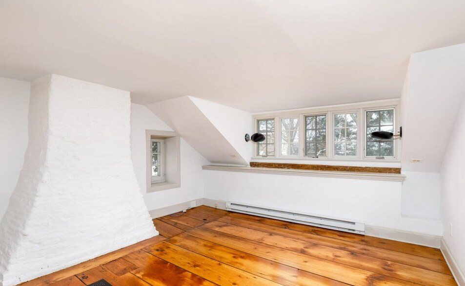 More Photos Of 43 Crown St, Kingston Office For Lease