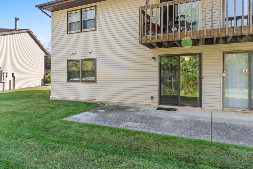 More Photos Of 910 E Cedar Ave, Manitowoc Apartments For Sale