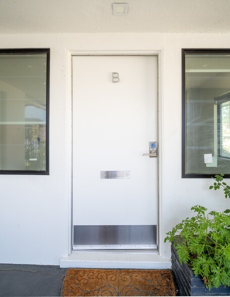 More Photos Of 10724 Riverside Dr, North Hollywood Medical For Lease