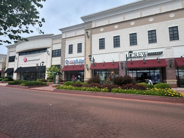 More Photos Of 215-227 N Stadium Blvd, Columbia Unknown For Lease