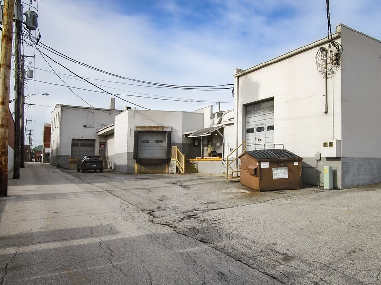 More Photos Of 116 N Main St, Kendallville Flex For Lease