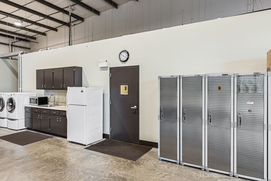 More Photos Of 533 Myatt Dr, Madison Showroom For Sale