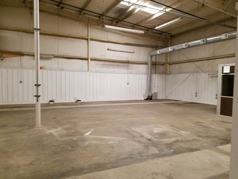 More Photos Of 330 W Main St, Benton Harbor Light Distribution For Lease