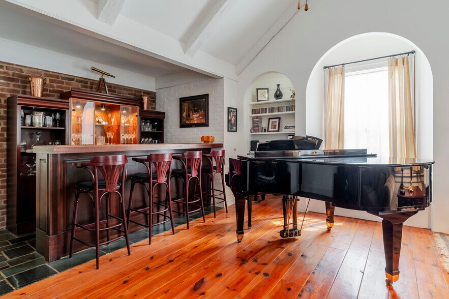 More Photos Of 610 New Hope Rd, Staunton Specialty For Sale