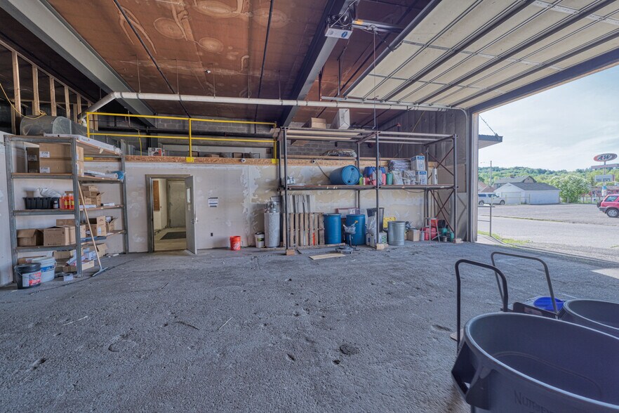 More Photos Of 106 E Smith St, Iron Mountain Distribution For Sale