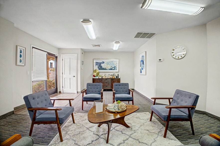 More Photos Of 555 W University Dr, Mesa Office For Lease