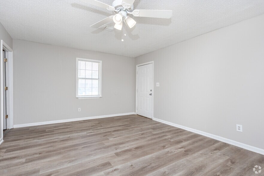 More Photos Of 1008 Blakely Ct, Albany Multifamily For Sale
