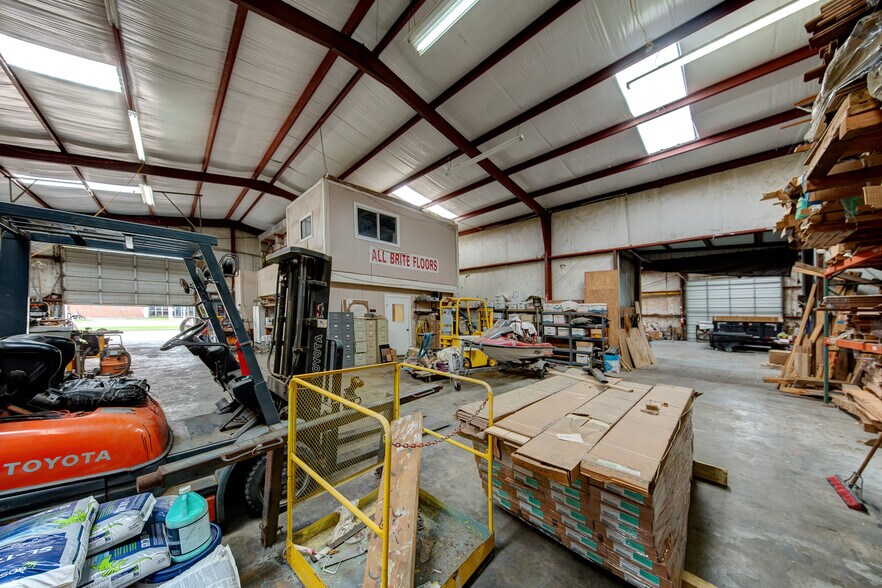 More Photos Of 10002 Grover Ln, Houston Warehouse For Sale
