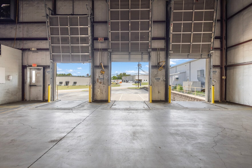 More Photos Of 2307 E Erwin St, Tyler Manufacturing For Lease