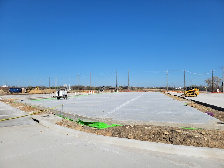 More Photos Of 1575 N Saginaw Blvd, Saginaw General Retail For Lease