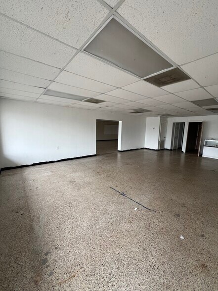 More Photos Of 7606-08 W Judge Perez dr, Arabi Flex For Lease