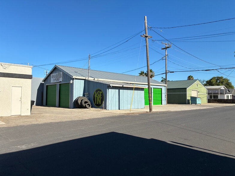 Primary Photo Of 113 W Main St, Ripon Service For Lease