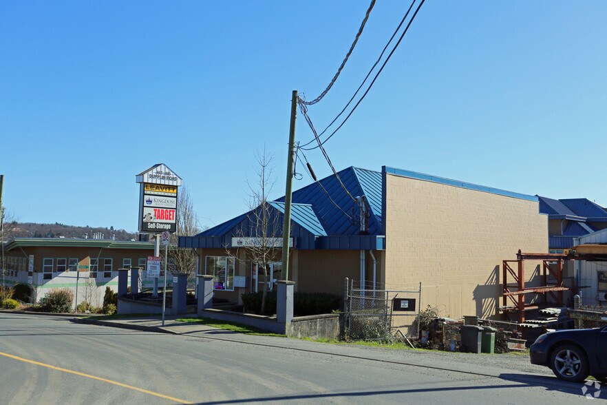 More Photos Of 491-495 Dupplin Rd, Saanich Freestanding For Sale