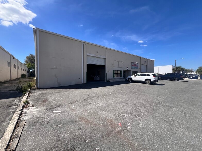 More Photos Of 2500 Dinneen Ave, Orlando Warehouse For Lease