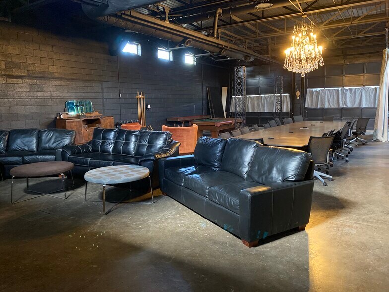 More Photos Of 4114 Frank St, Dallas Light Distribution For Sale