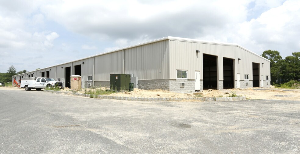 More Photos Of 644 Cross St, Lakewood Light Distribution For Lease