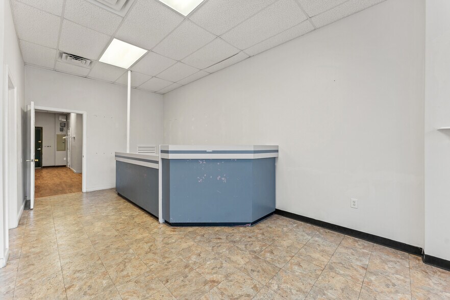More Photos Of 179 College Dr, Orange Park Unknown For Lease