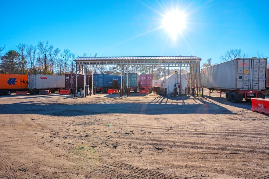 More Photos Of 4937 Dorchester Rd, Charleston Service For Lease