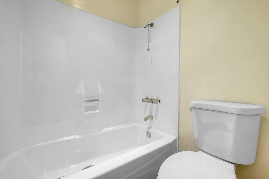 More Photos Of 3943 N H St, San Bernardino Apartments For Sale