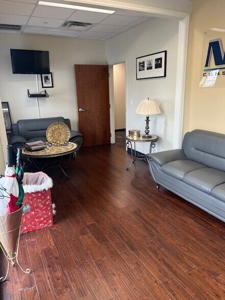 More Photos Of 6510 125th Ave N, Largo Manufacturing For Lease