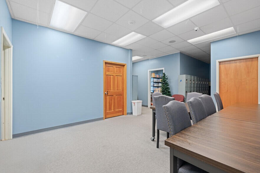 More Photos Of 1481 Dean Forest Rd, Savannah Medical For Lease