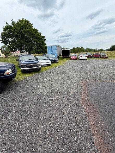 More Photos Of 1529 E Philadelphia Ave, Gilbertsville Auto Repair For Sale