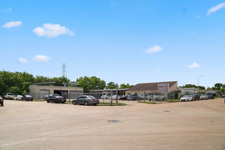 More Photos Of 9903 Honeywell St, Houston Warehouse For Sale