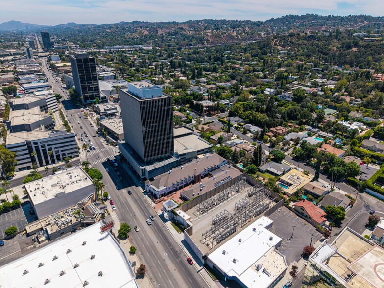 More Photos Of 15928 Ventura Blvd, Encino Storefront Retail Office For Lease