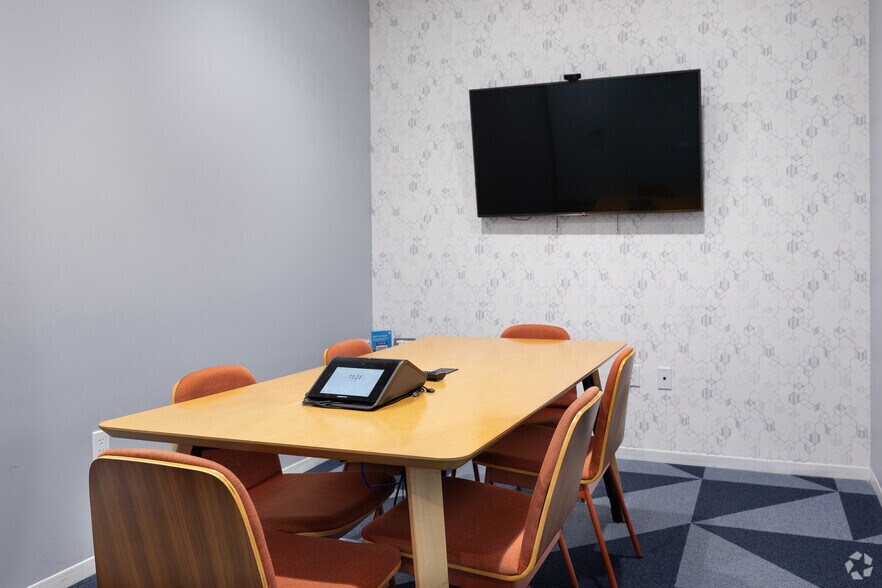 More Photos Of 500 E Main St, Norfolk Coworking Space