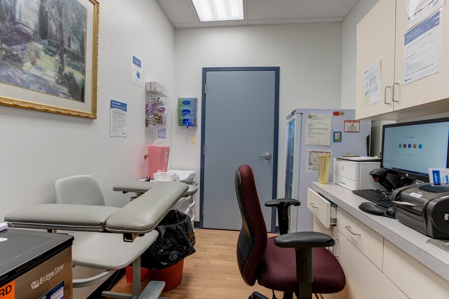 More Photos Of 8850 Columbia 100 Pky, Columbia Medical For Sale