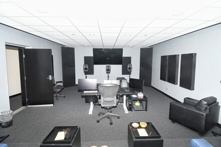 More Photos Of 1111 S Victory Blvd, Burbank Research And Development For Sale