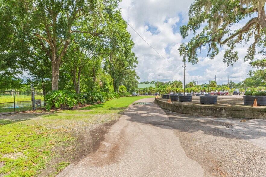 More Photos Of 13815 21st St, Dade City Auto Dealership For Sale