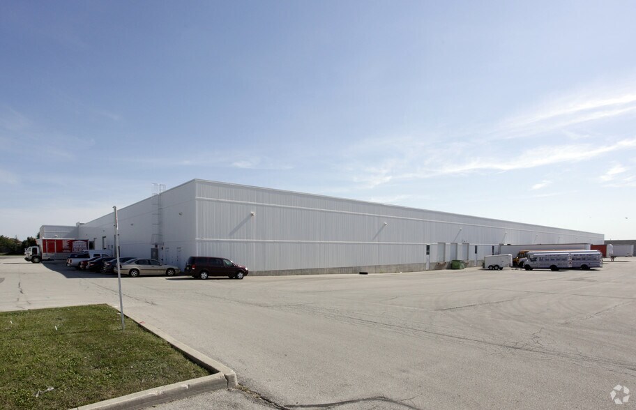 More Photos Of 3250 Ridgeway Dr, Mississauga Warehouse For Lease