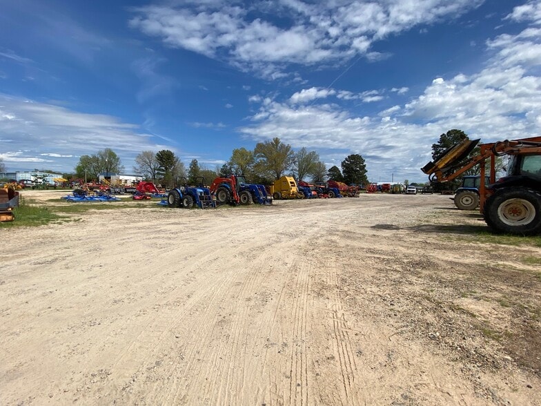 More Photos Of 425 E Front St, De Kalb Auto Dealership For Sale