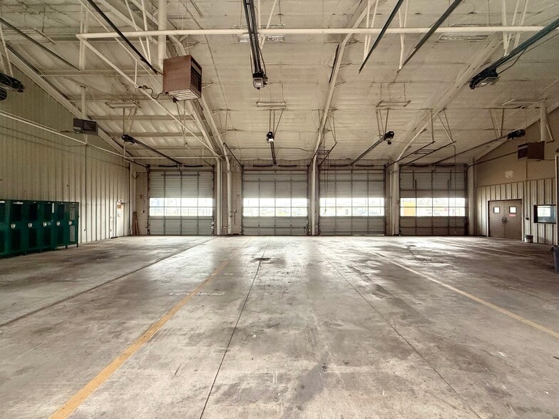 More Photos Of 6404 N Eldridge Pky, Houston Flex For Lease
