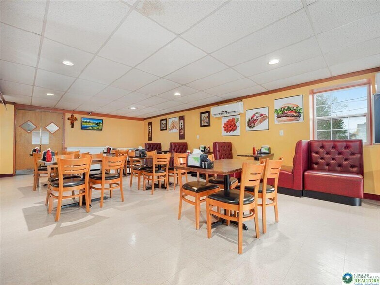 More Photos Of 1463 Limeport Pike, Coopersburg Restaurant For Sale