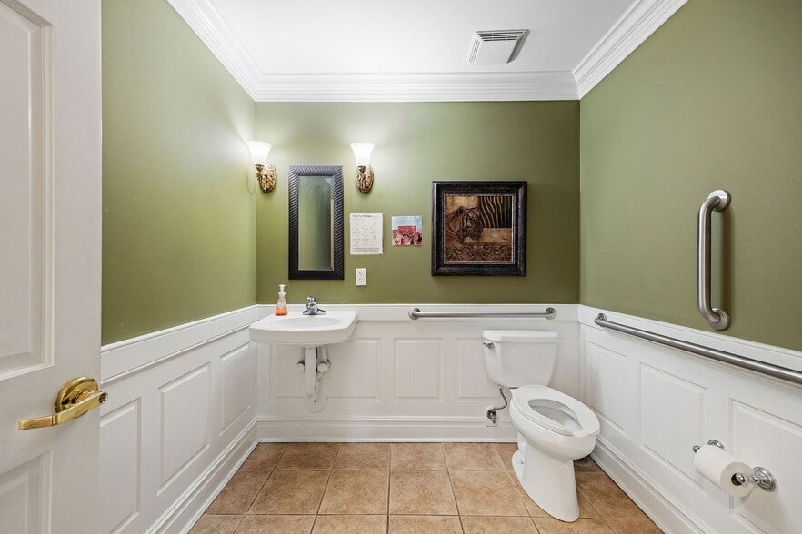 More Photos Of 10611 Greenyard Way, Chester Medical For Sale