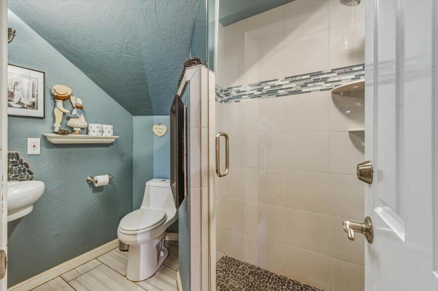 More Photos Of 301-317 S Pine St, Nevada City Hotel For Sale