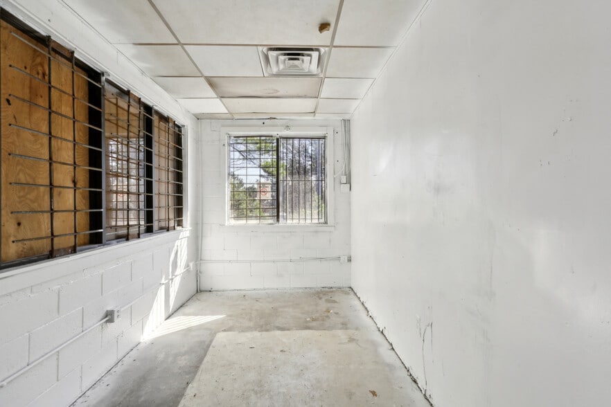 More Photos Of 2988 Rainbow Dr, Decatur General Retail For Sale