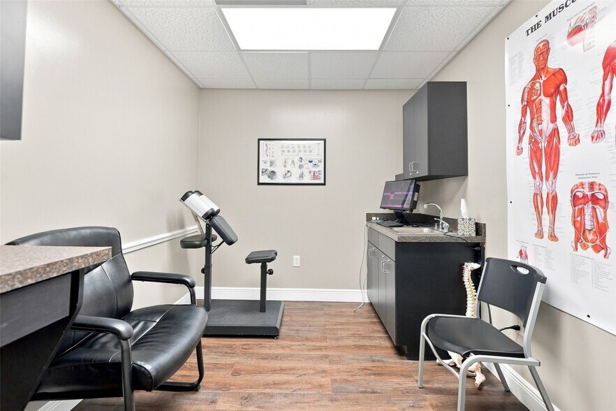More Photos Of 224 Mariner Blvd, Spring Hill Medical For Sale
