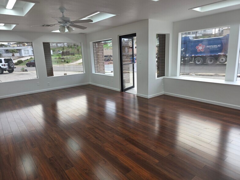 More Photos Of 1660 Lakeside Dr, Bullhead City Medical For Lease
