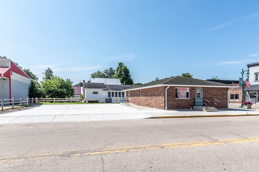 More Photos Of 104 S Main St, Marion Office For Sale